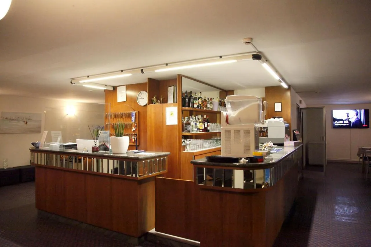 Hotel Alfa - Spiaggia Inclusa Con Pacchetti Personalizzati 2*, Rimini Italy